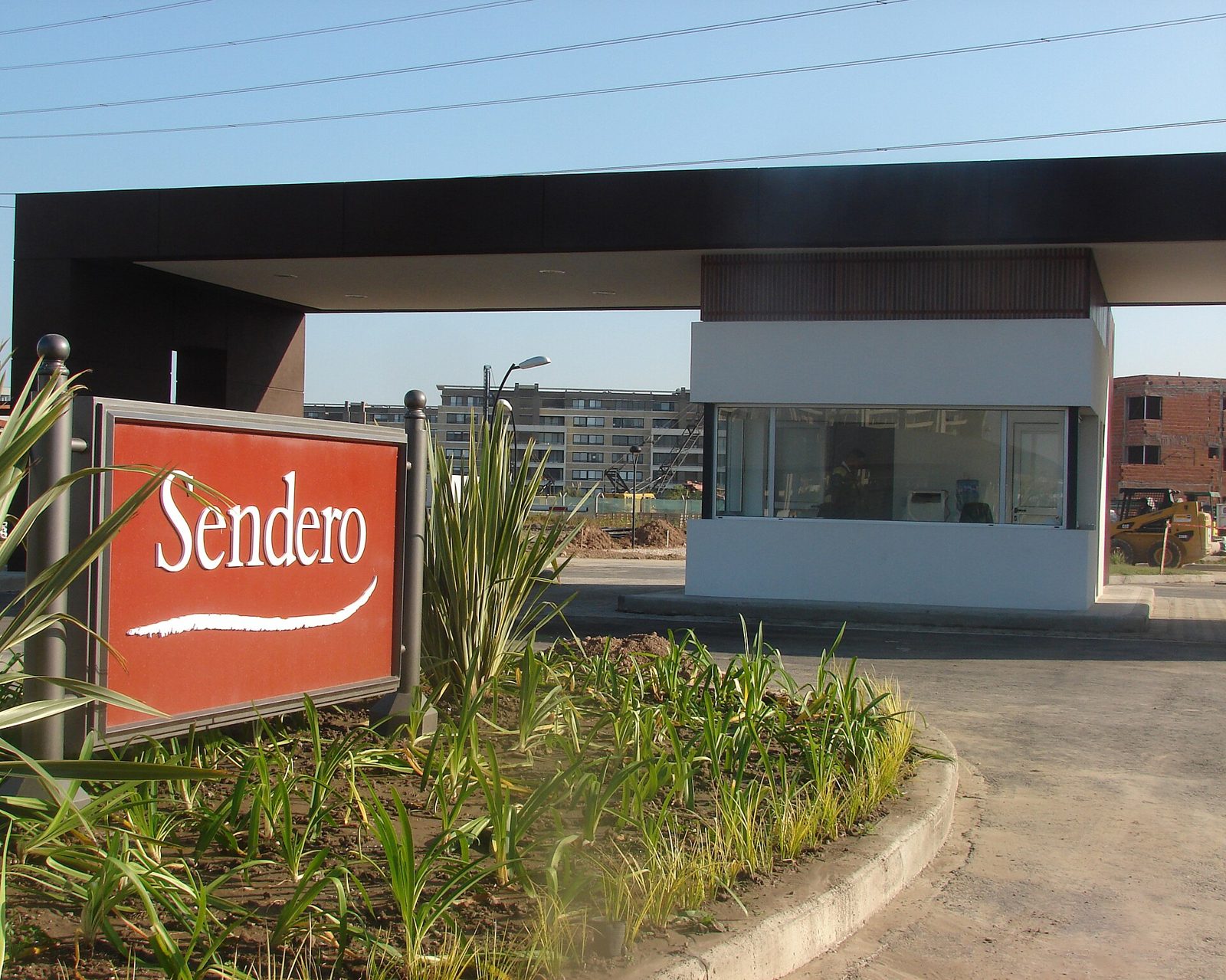 Acceso al barrio Sendero, en Nordelta