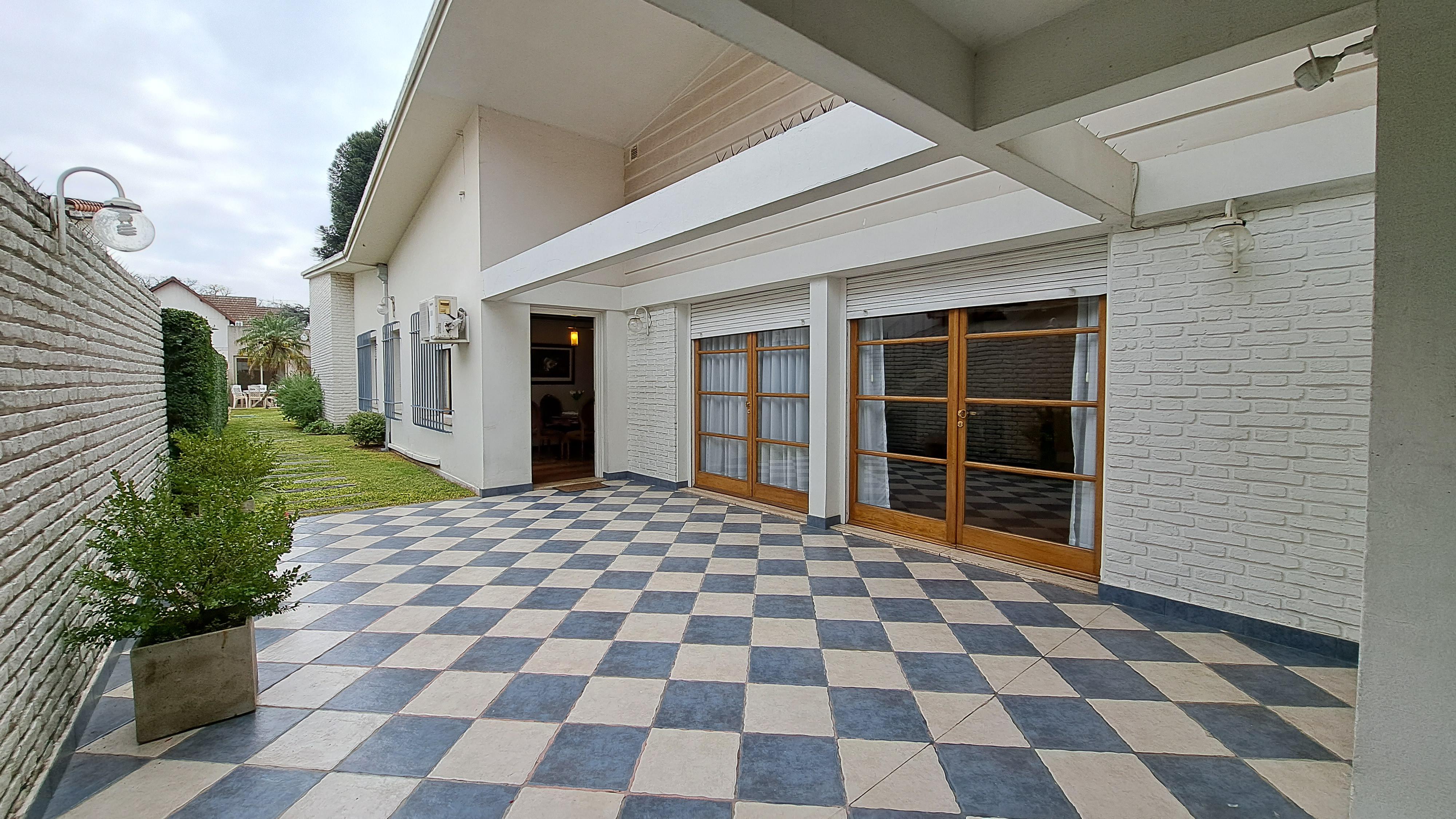 Casa en venta · Castelar, Morón, GBA Oeste, Provincia de Buenos Aires