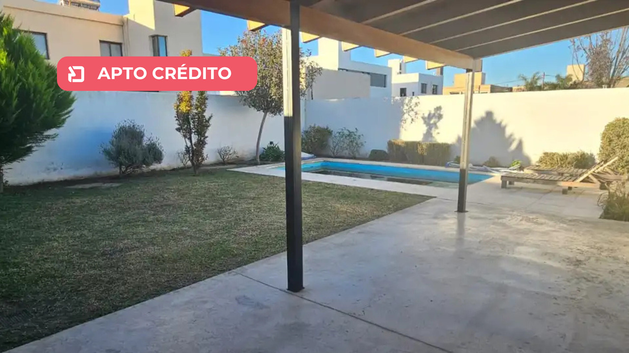 Casa de 4 ambientes en venta en Comarca de Allende - foto 1