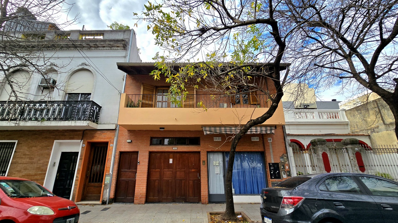 Casa de 11 ambientes en venta en Flores – USD 425.000 - foto 1