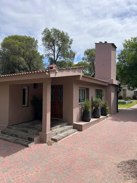 Casa de 4 ambientes en venta en Villa Warcalde – USD 290.000 - foto 1