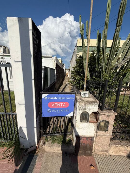 Casa de 4 ambientes en venta en Villa Cabrera – USD 55.000 - foto 1