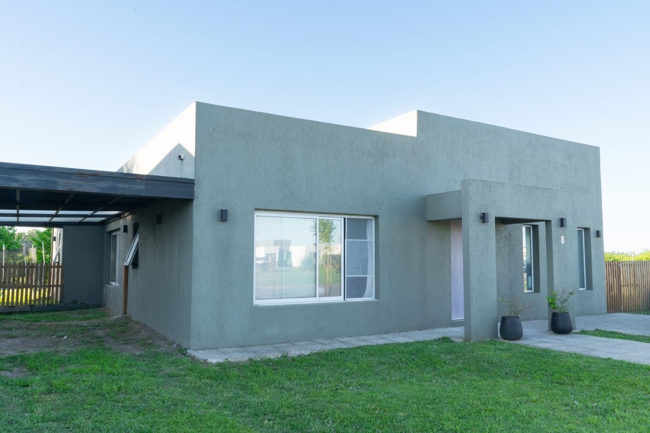 Casa de 4 ambientes en venta en San Sebastián – USD 148.000 - foto 1