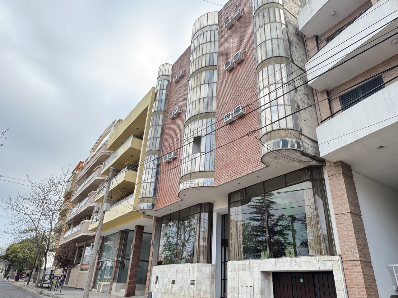 Hotel con pileta en venta en Villa Carlos Paz – USD 795.000 - foto 1