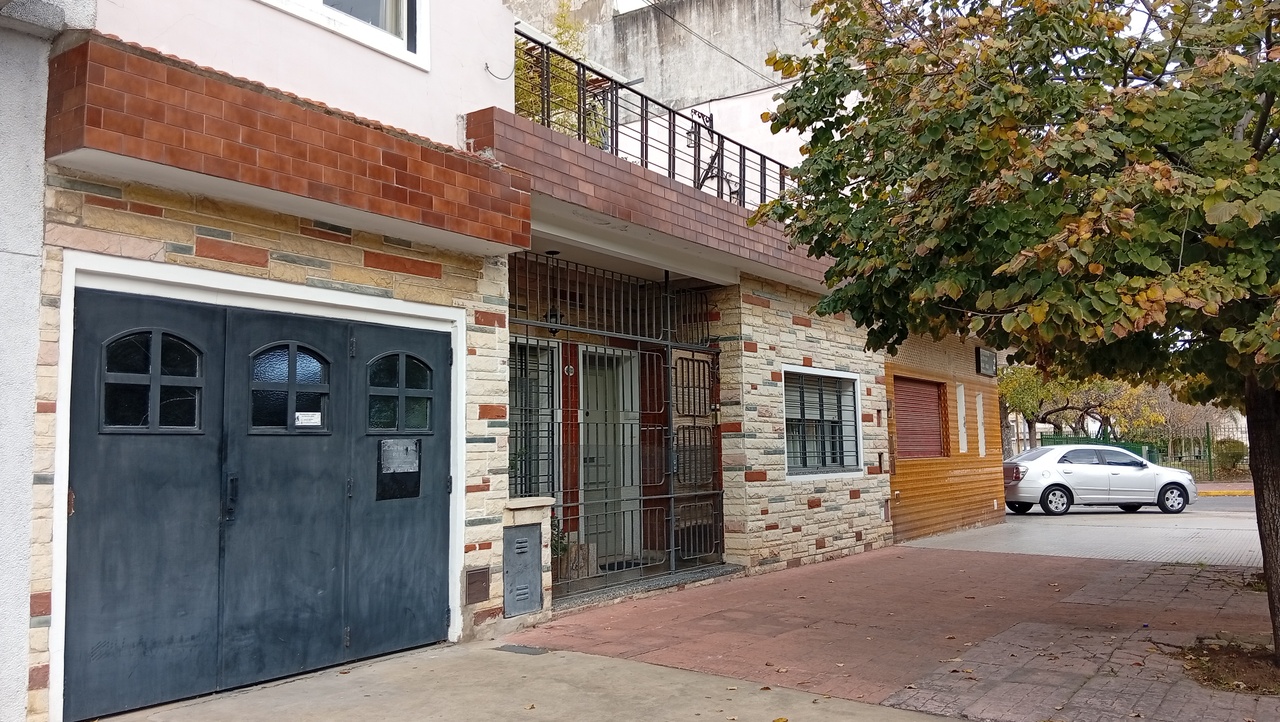 Casa de 6 ambientes en venta en Parque Avellaneda - foto 1