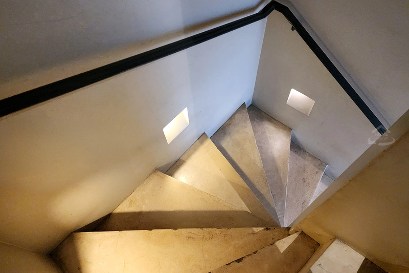 escalera 01.jpg