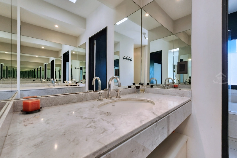 baño ppal 02.jpg