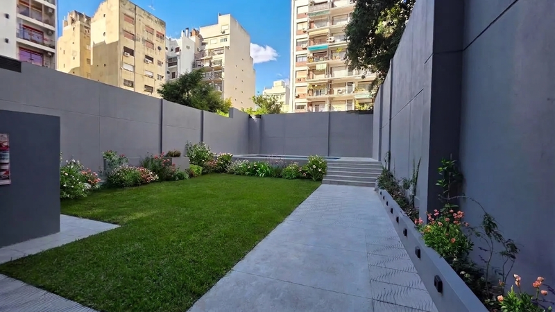 Pileta y jardin.jpeg