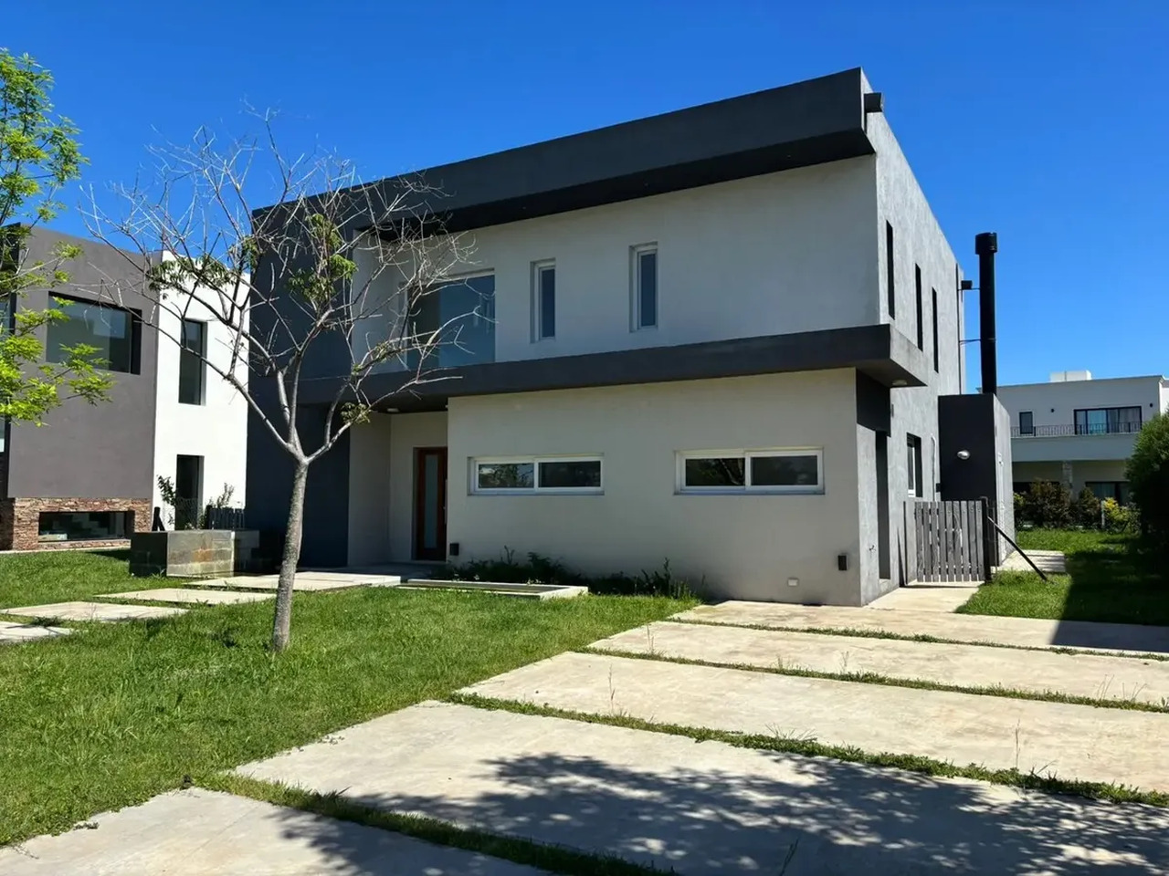 Casa de 5 ambientes en venta en Puertos del Lago - foto 1