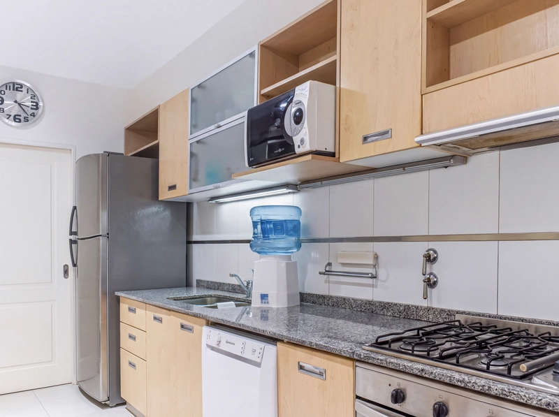 Kitchen 2-2.jpg