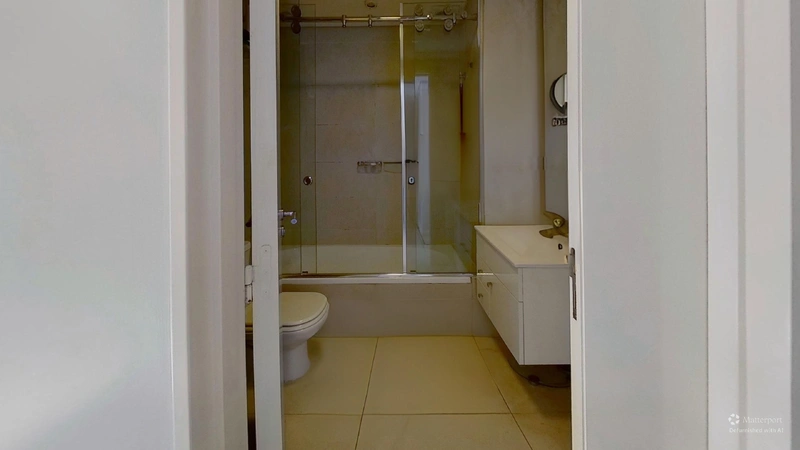 Bathroom-Defurnished (2).jpg