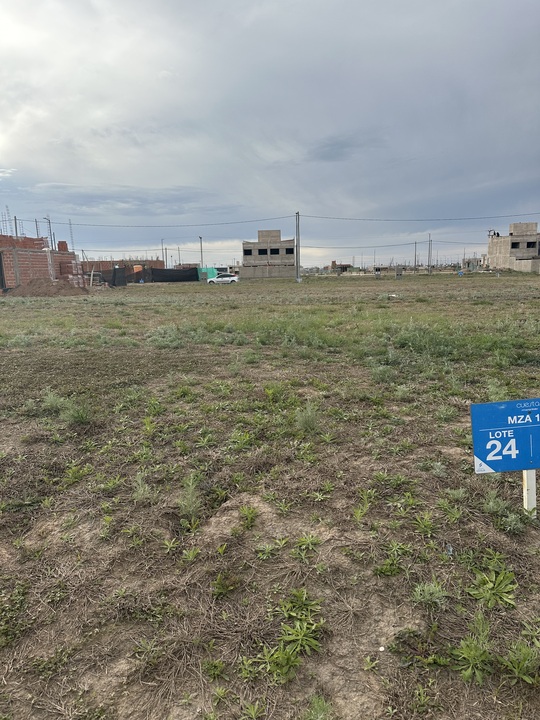 Terreno en venta en Cuestas de Manantiales – USD 48.000 - foto 1