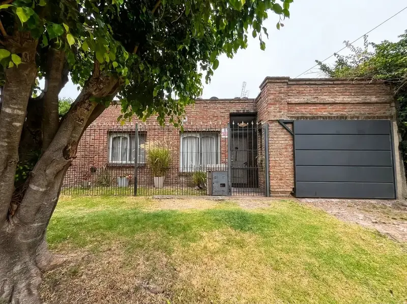 Casa en venta · Castelar, Morón, GBA Oeste, Provincia de Buenos Aires