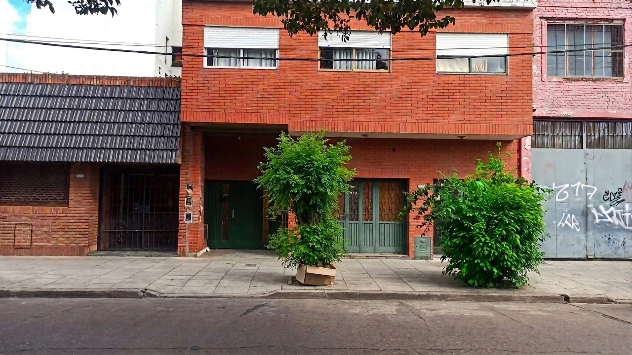 PH de 5 ambientes con cochera en venta en Haedo – USD 95.000 - foto 1