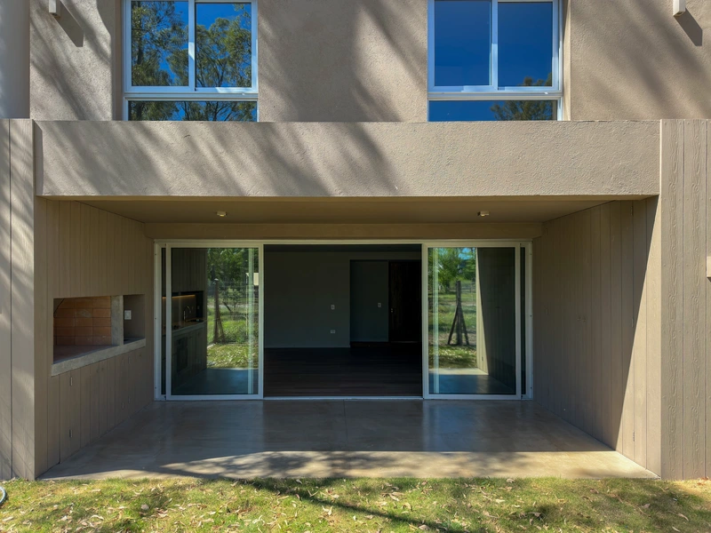 Exterior horizontal 4.jpg