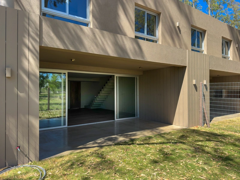 Exterior horizontal 2.jpg