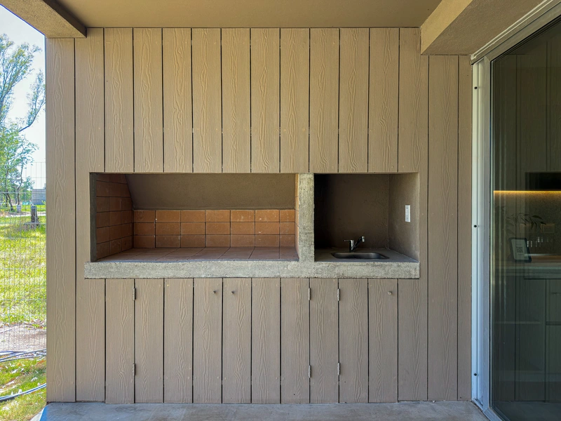 Exterior horizontal 3.jpg
