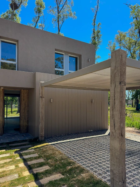 Exterior vertical 7.jpg