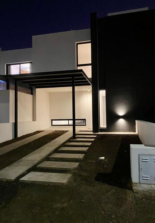 Casa de 5 ambientes en venta en Manantiales II – USD 178.000 - foto 1