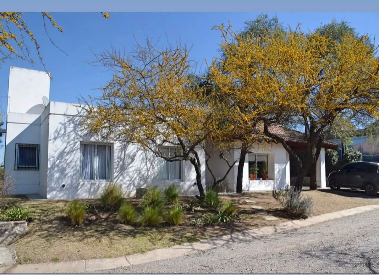 Casa en alquiler · Villa Allende