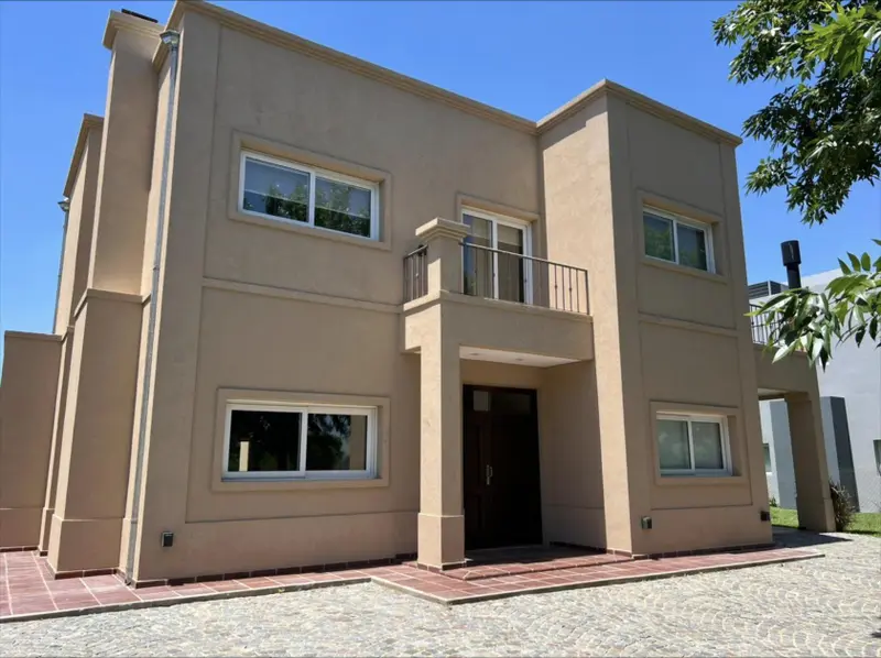 Casa en venta · Barrancas de Iraola, Berazategui, GBA Sur, Provincia de Buenos Aires Casa en venta · Barrancas de Iraola, Berazategui, GBA Sur, Provincia de Buenos Aires