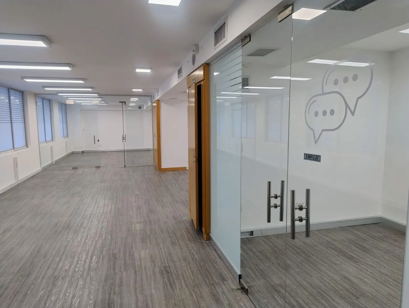 Oficina en alquiler · San Nicolás, Interior de Buenos Aires, Provincia de Buenos Aires