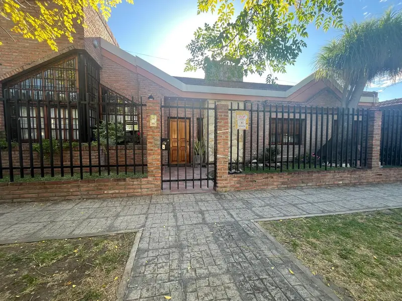 Casa en venta · Castelar, Morón, GBA Oeste, Provincia de Buenos Aires