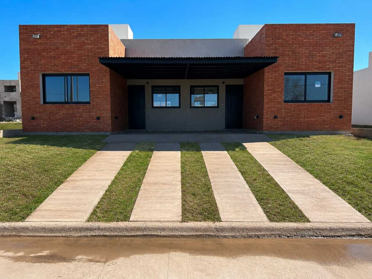 Casa de 3 ambientes en venta en Docta Avenida – USD 123.000 - foto 1
