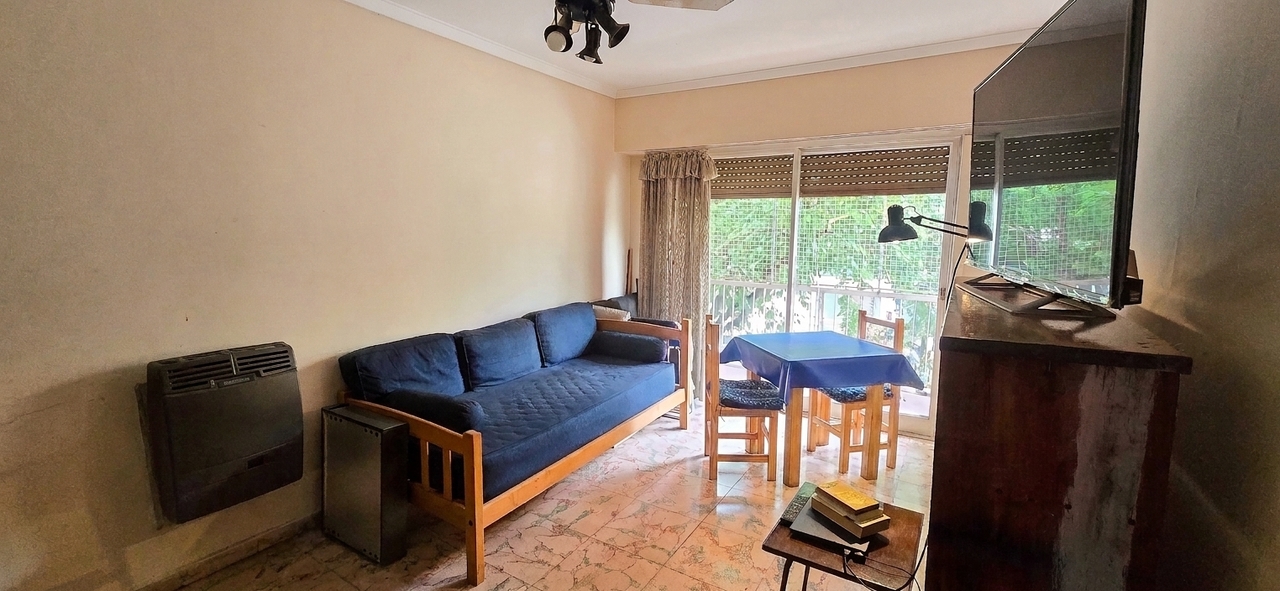 Departamento de 2 ambientes en venta en Monte Castro - foto 1