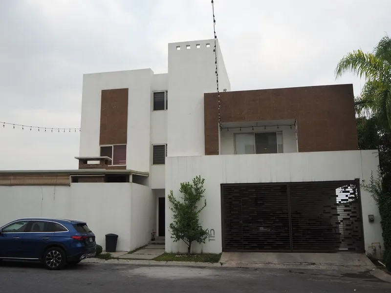 Casa en venta · Cumbres Madeira, Monterrey, Nuevo León Casa en venta · Cumbres Madeira, Monterrey, Nuevo León