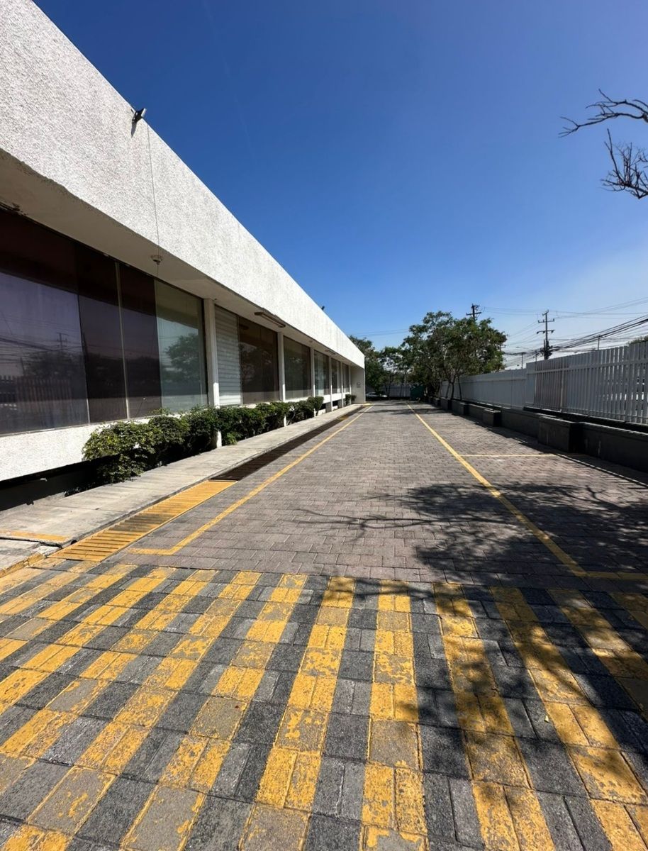 Nave industrial en renta · Zona Loma Blanca, San Pedro Garza García, Nuevo León