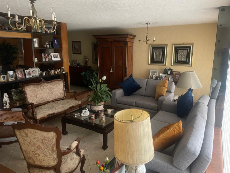 Casa en venta · Ciudad Satélite, Naucalpan de Juárez, Estado de México Casa en venta · Ciudad Satélite, Naucalpan de Juárez, Estado de México