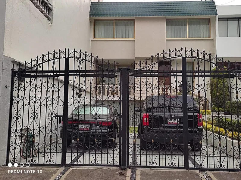 Casa en venta · Ciudad Satélite, Naucalpan de Juárez, Estado de México Casa en venta · Ciudad Satélite, Naucalpan de Juárez, Estado de México