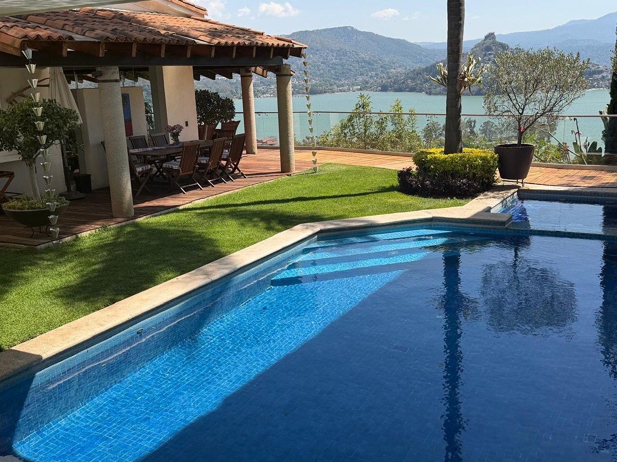 Casa en venta · Santa Magdalena Tilostoc, Valle de Bravo, Estado de México