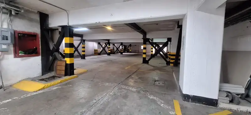 25 ESTACIONAMIENTO.jpeg