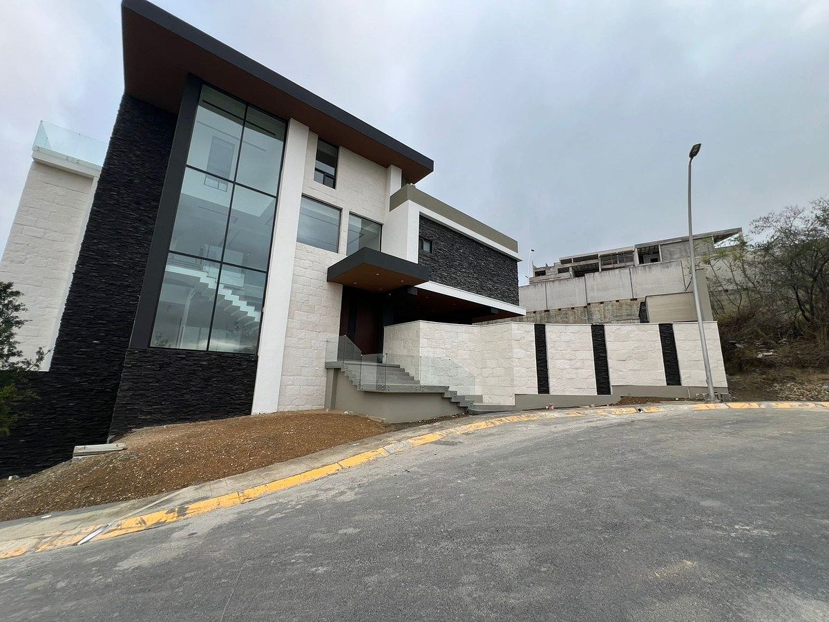 Casa en venta · Sierra Alta 10 Sector, Monterrey, Nuevo León Casa en venta · Sierra Alta 10 Sector, Monterrey, Nuevo León