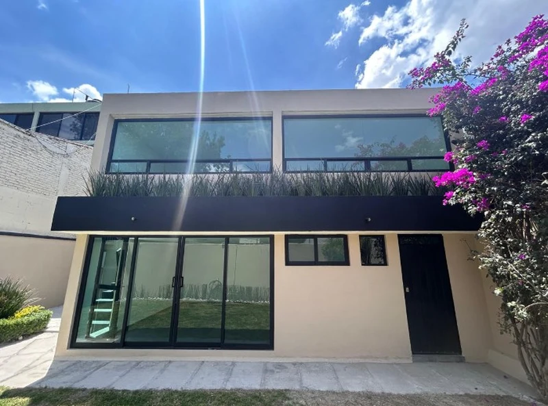 Casa en venta · Ciudad Satélite, Naucalpan de Juárez, Estado de México Casa en venta · Ciudad Satélite, Naucalpan de Juárez, Estado de México