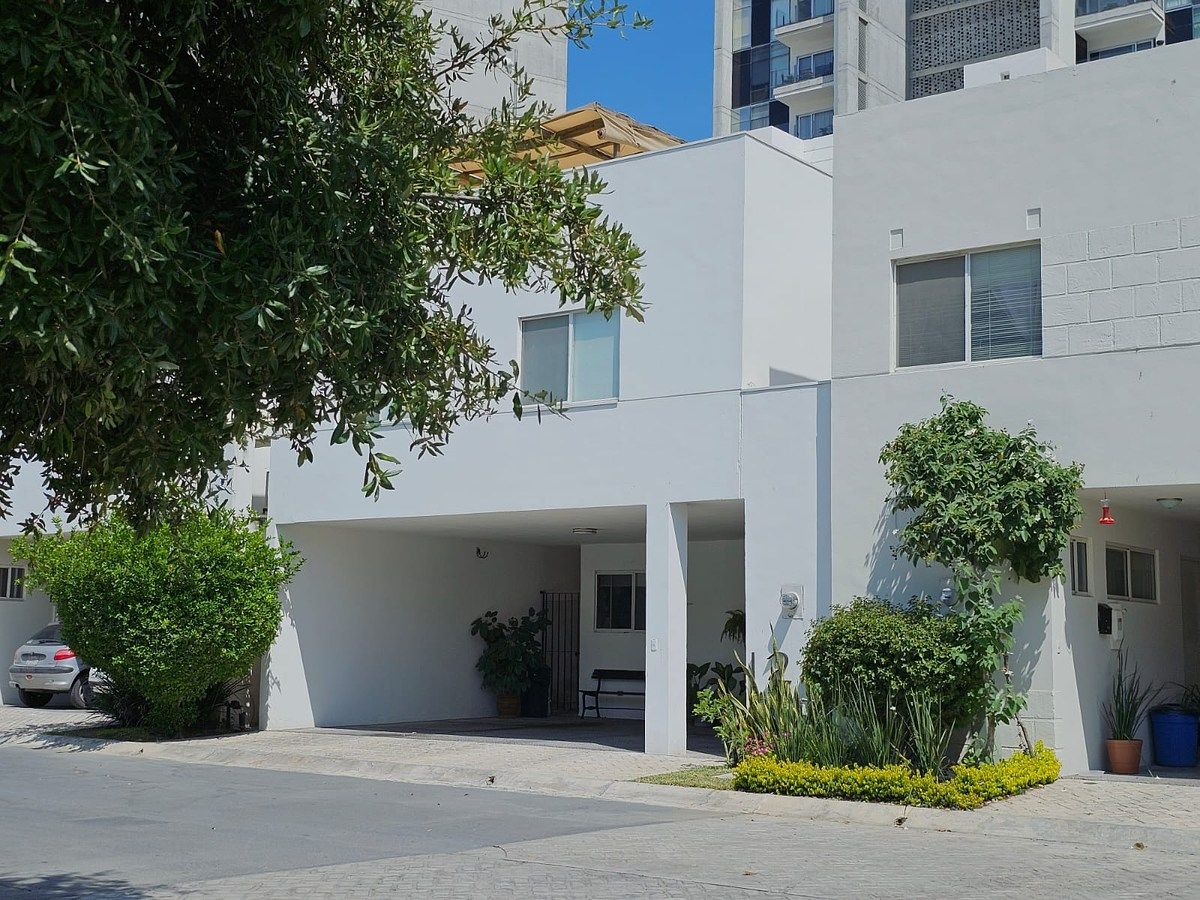 Casa en venta · Ventanas de La Huasteca, Santa Catarina, Nuevo León Casa en venta · Ventanas de La Huasteca, Santa Catarina, Nuevo León