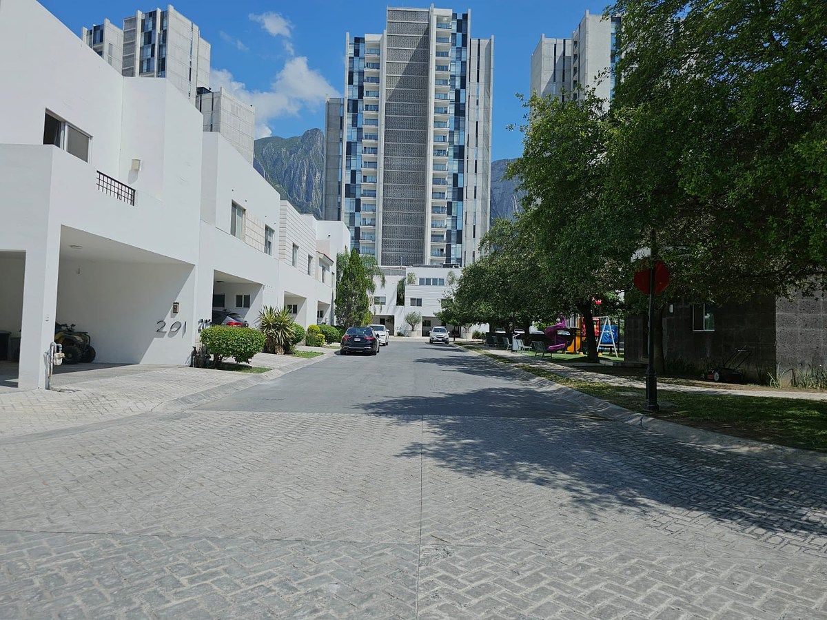 Casa en venta · Ventanas de La Huasteca, Santa Catarina, Nuevo León Casa en venta · Ventanas de La Huasteca, Santa Catarina, Nuevo León