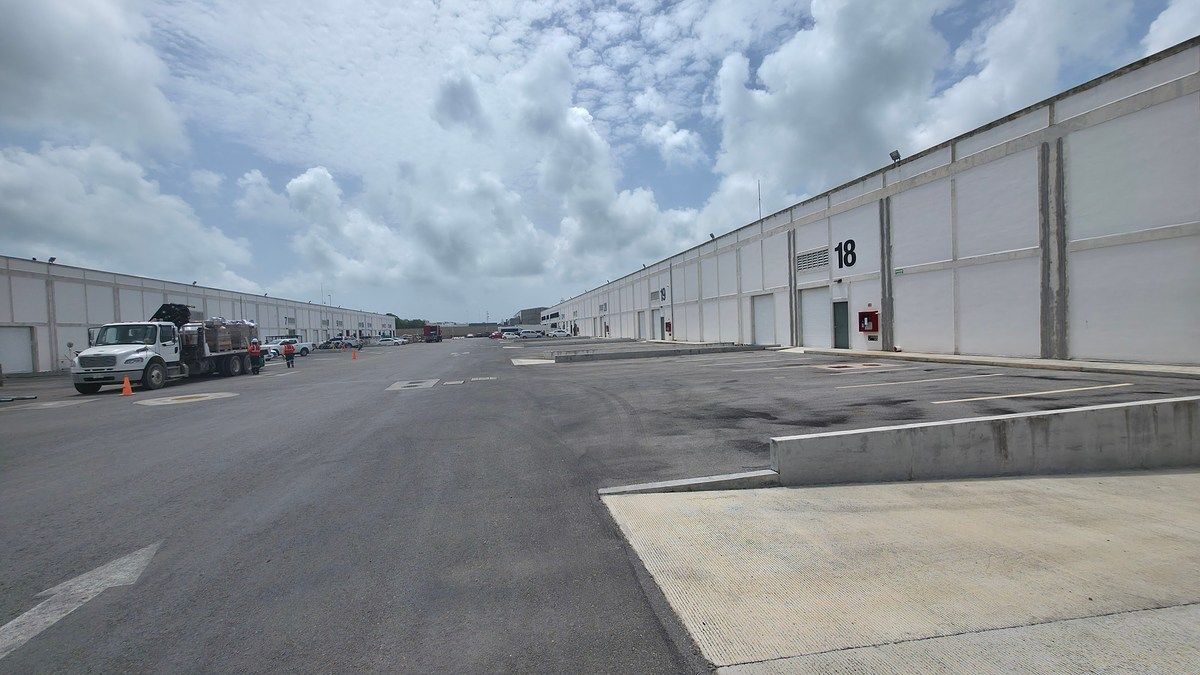 Nave industrial en renta · Lagos del Sol, Benito Juárez, Quintana Roo