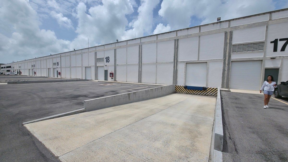 Nave industrial en renta · Lagos del Sol, Benito Juárez, Quintana Roo
