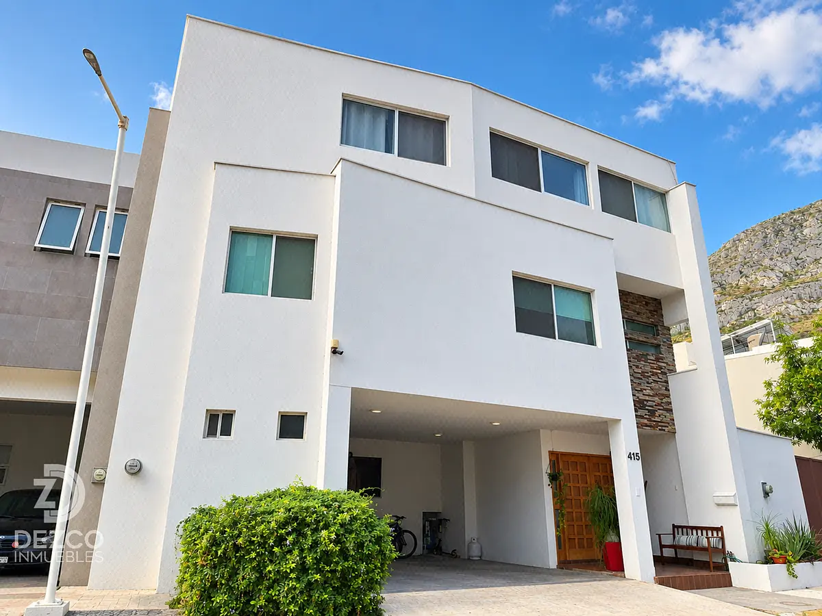 Casa en venta · Privadas la Huasteca, Santa Catarina, Nuevo León