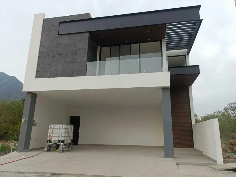 Casa en venta · Yerbaniz, Santiago, Nuevo León