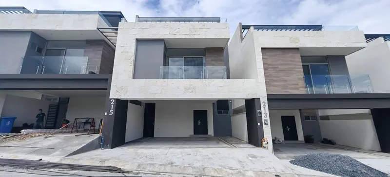 Casa en venta · Mitras Poniente, García, Nuevo León Casa en venta · Mitras Poniente, García, Nuevo León