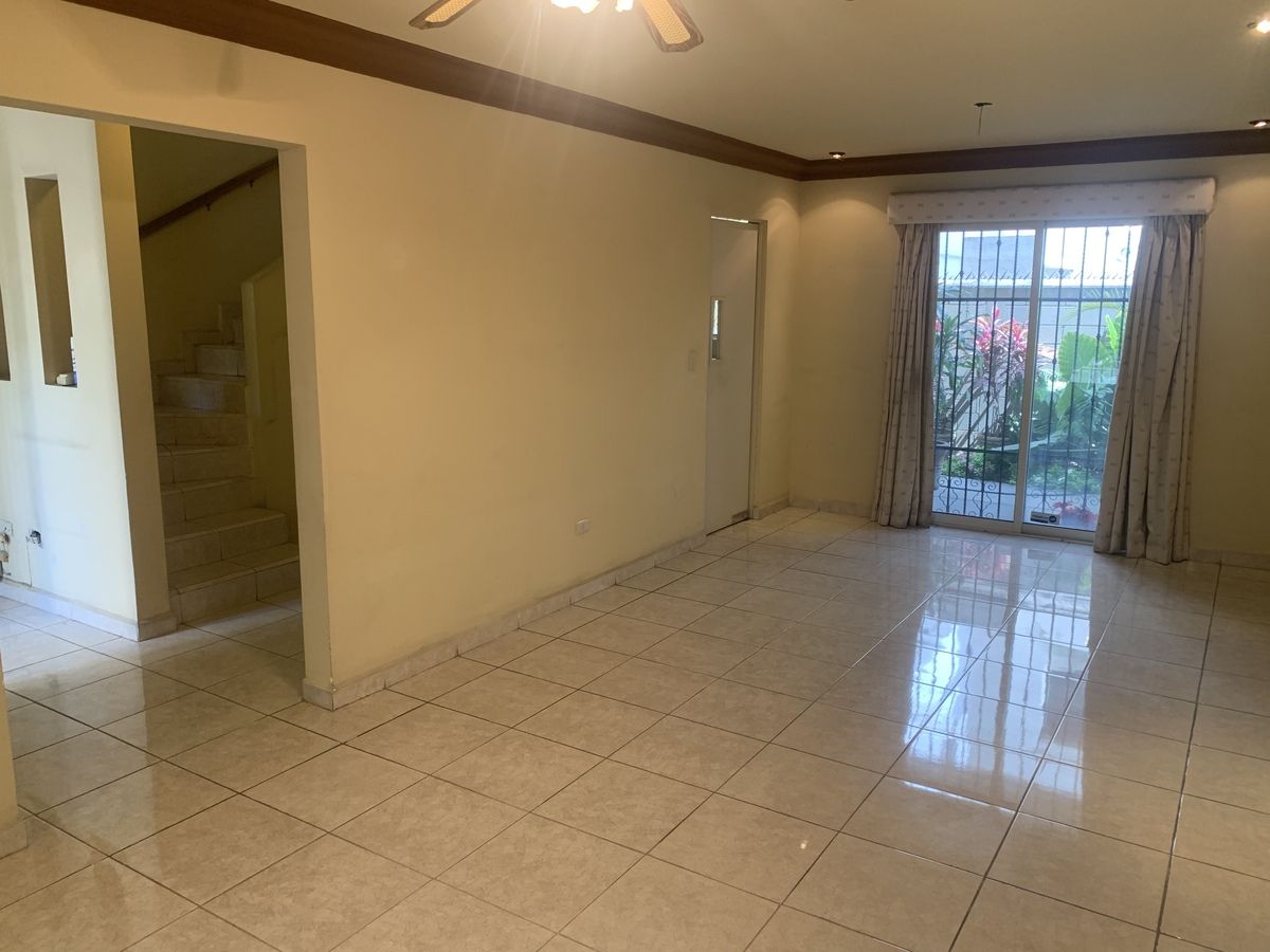 Casa en venta · Valle de La Sierra, Santa Catarina, Nuevo León