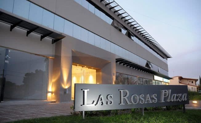 Las Rosas Plaza